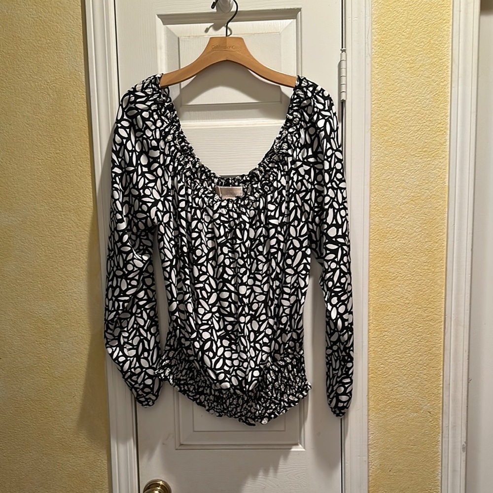 Elegant Black and White Patterned Women's Top